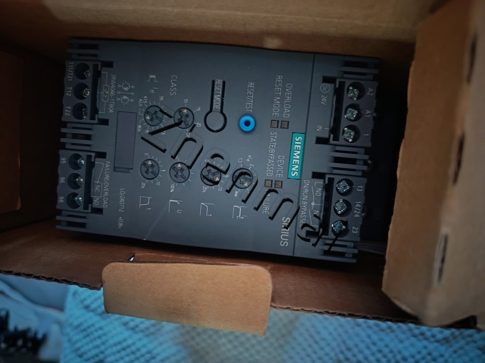 Brand-new, genuine, factory-direct Siemens 3RW4046-1TB04 Soft Starter SIRIUS SOFT STARTER