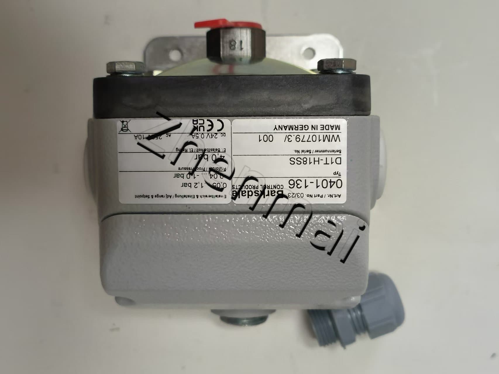 Brand New Original Barksdale 0401-136 D1T-H18SS Pressure sensor Level switch Flow switch Pressure switch Fast Shipping