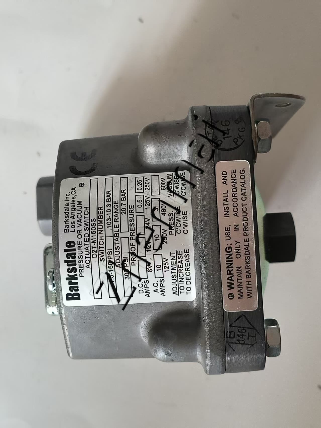 Brand New Original Barksdale 0401-388 D2T-M150SS Pressure sensor Level switch Flow switch Pressure switch Fast Shipping