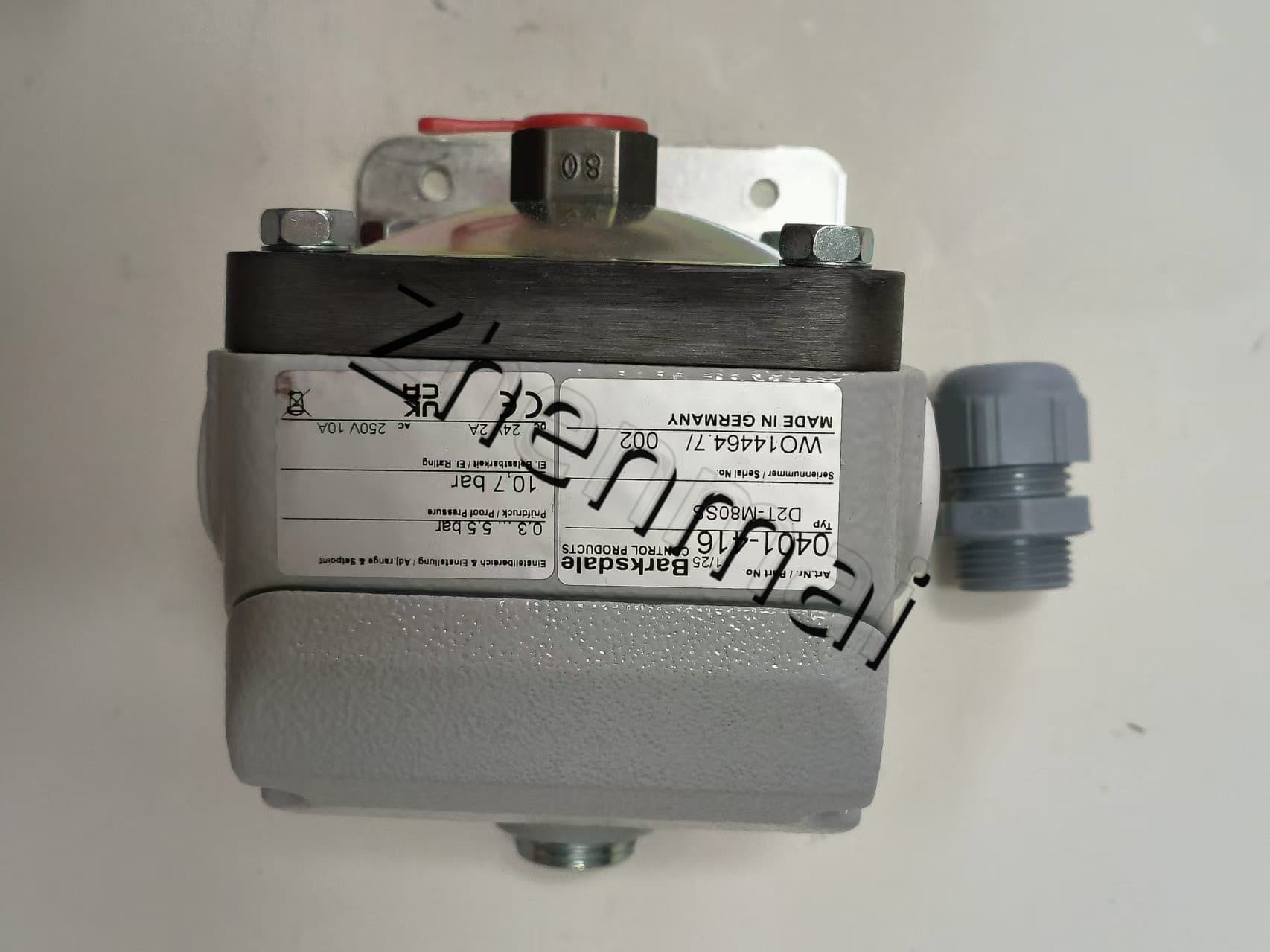 Brand New Original Barksdale 0401-416 D2T-M80SS Pressure sensor Level switch Flow switch Pressure switch Fast Shipping