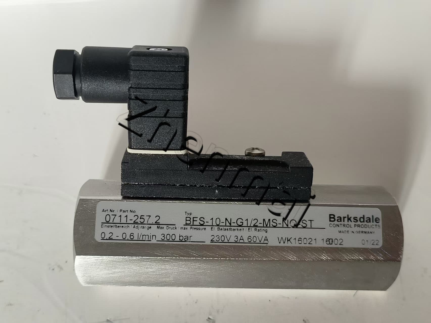 Brand New Original Barksdale 0711-257.2 Pressure sensor Level switch Flow switch Pressure switch Fast Shipping