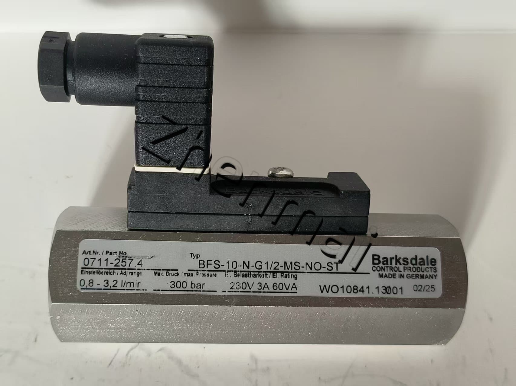 Brand New Original Barksdale 0711-257.4 Pressure sensor Level switch Flow switch Pressure switch Fast Shipping