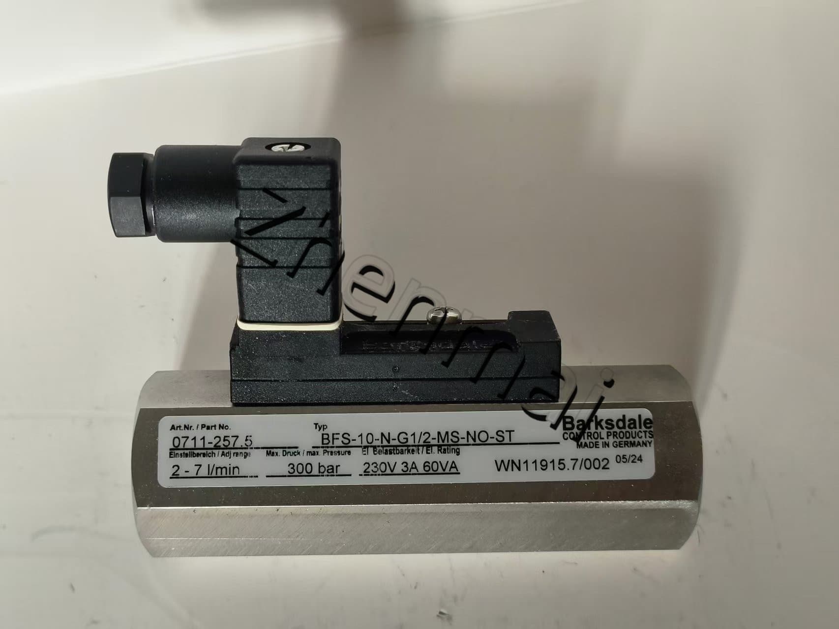 Brand New Original Barksdale 0711-257.5 Pressure sensor Level switch Flow switch Pressure switch Fast Shipping