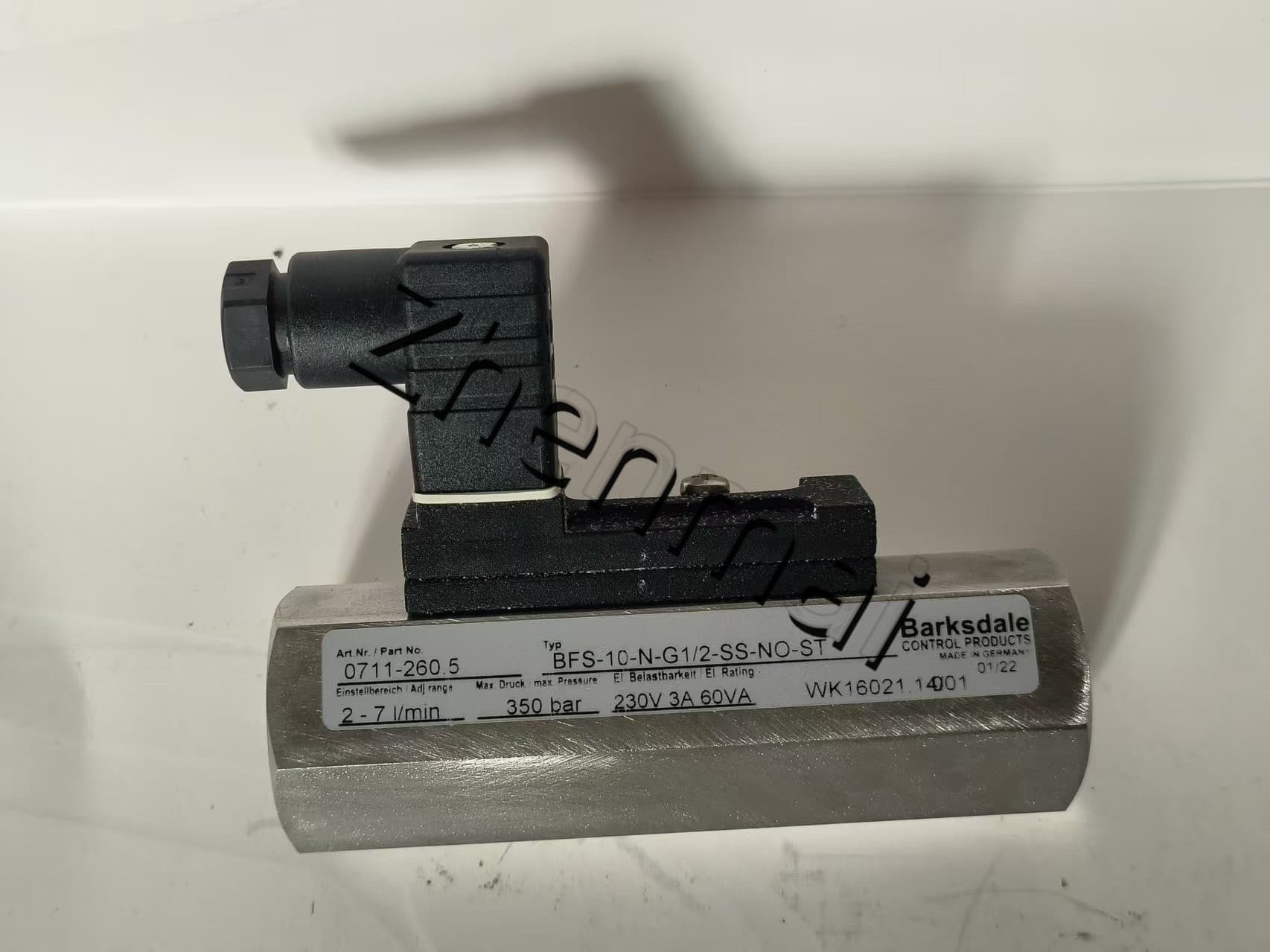 Brand New Original Barksdale 0711-260.5 Pressure sensor Level switch Flow switch Pressure switch Fast Shipping