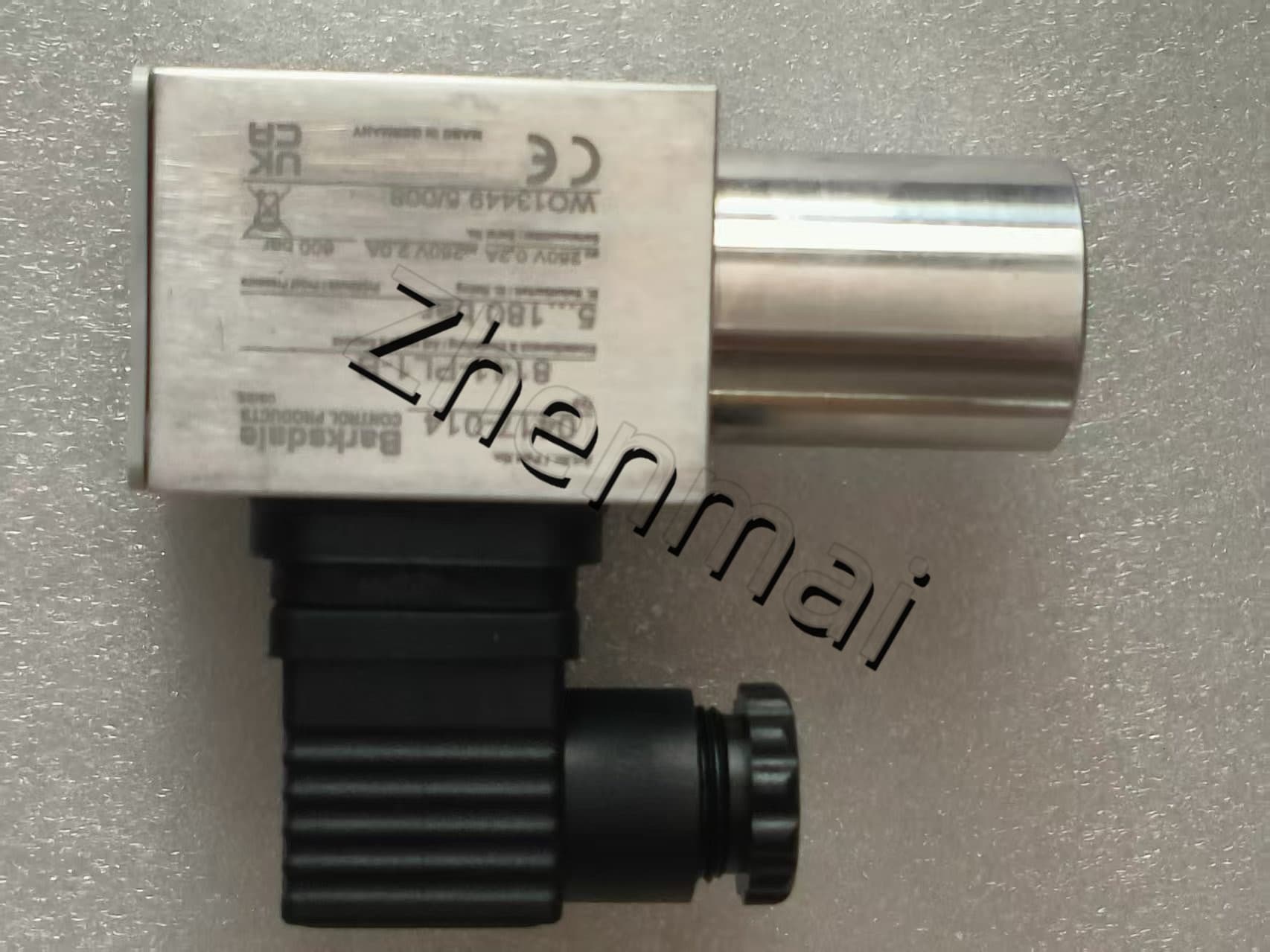 Brand New Original Barksdale 8141-PL1-B 0417-014  Pressure sensor Level switch Flow switch Pressure switch Fast Shipping