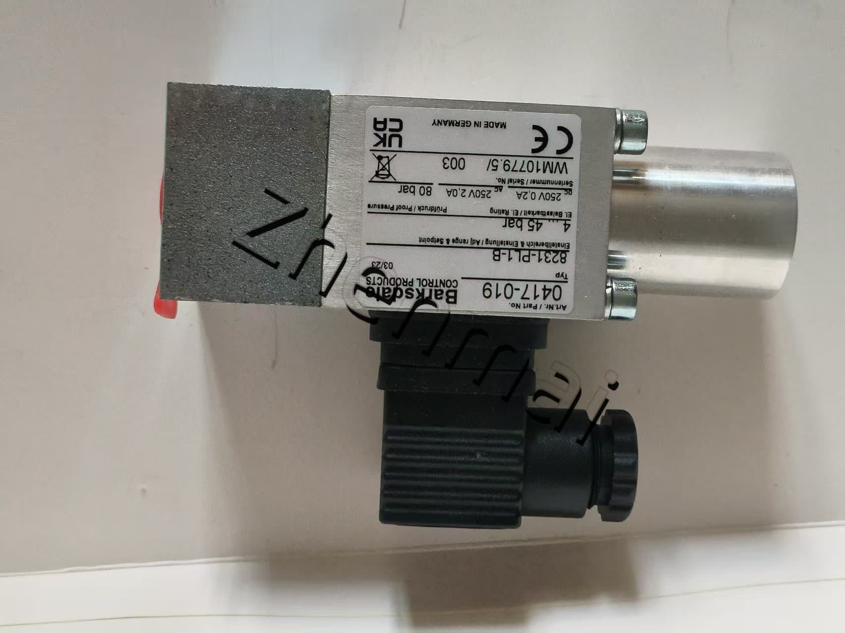 Brand New Original Barksdale 8231-PL1-B 0417-019  Pressure sensor Level switch Flow switch Pressure switch Fast Shipping