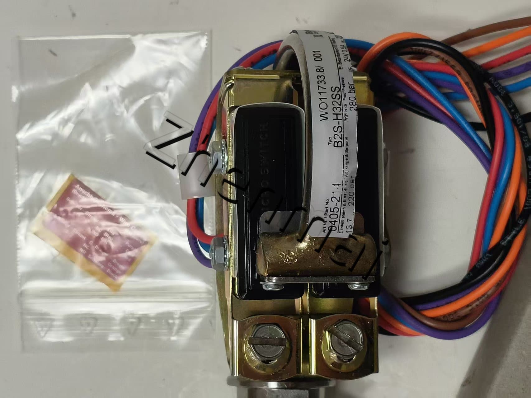 Brand New Original Barksdale B2S-H32SS Pressure sensor Level switch Flow switch Pressure switch Fast Shipping
