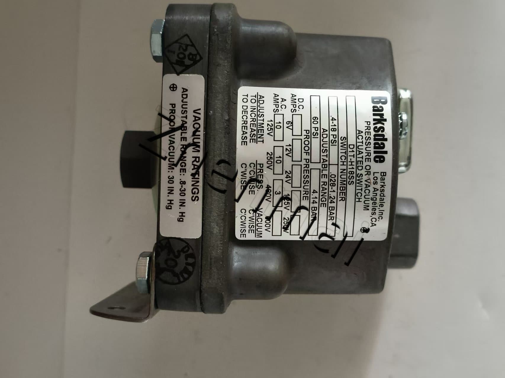 Brand New Original Barksdale D1T-H18SS Pressure sensor Level switch Flow switch Pressure switch Fast Shipping