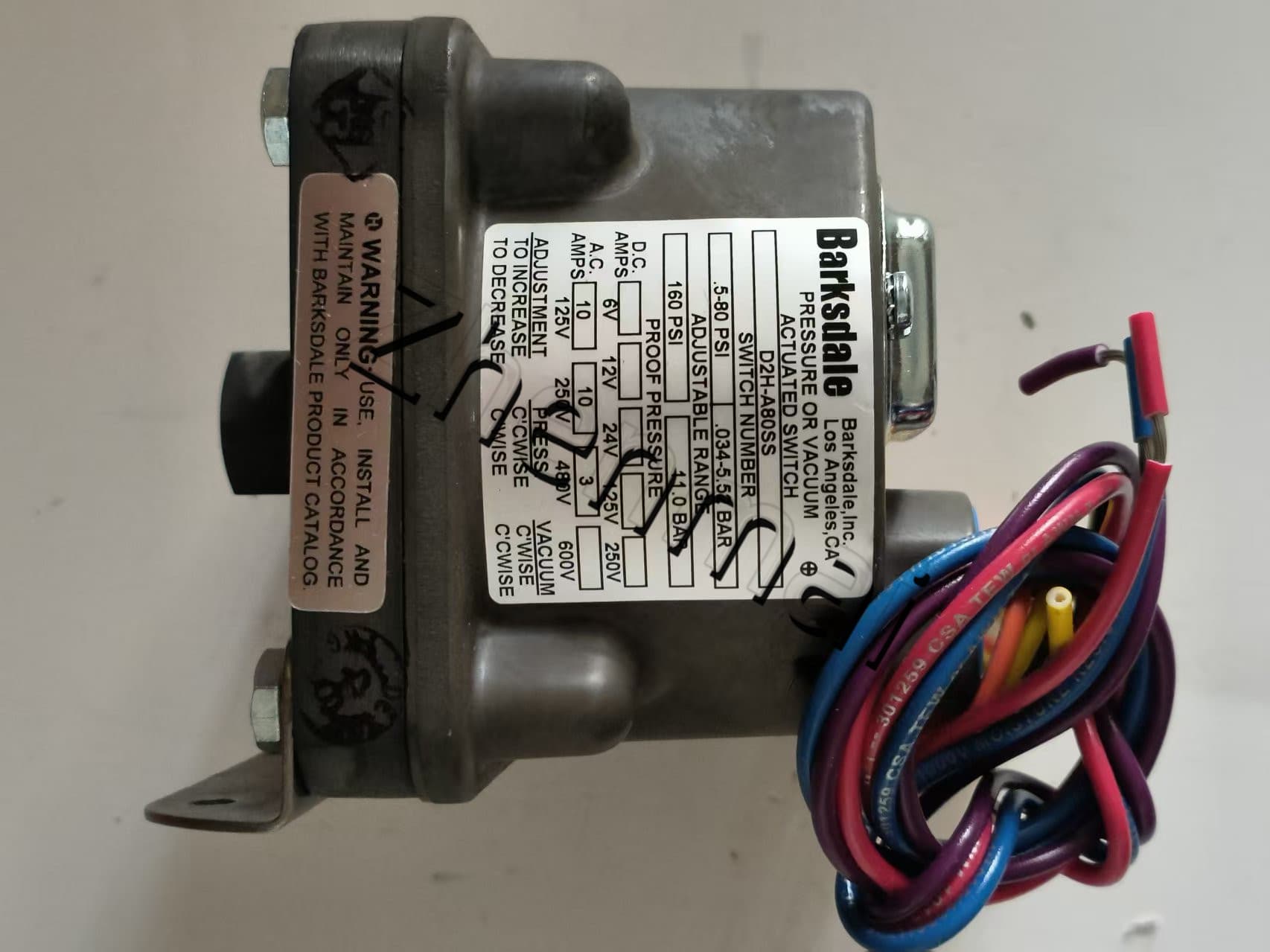 Brand New Original Barksdale D2H-A80SS Pressure sensor Level switch Flow switch Pressure switch Fast Shipping