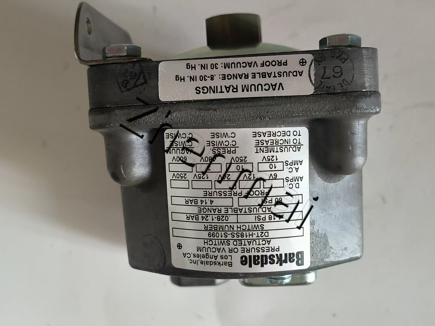 Brand New Original Barksdale D2T-H18SS-S1099 Pressure sensor Level switch Flow switch Pressure switch Fast Shipping