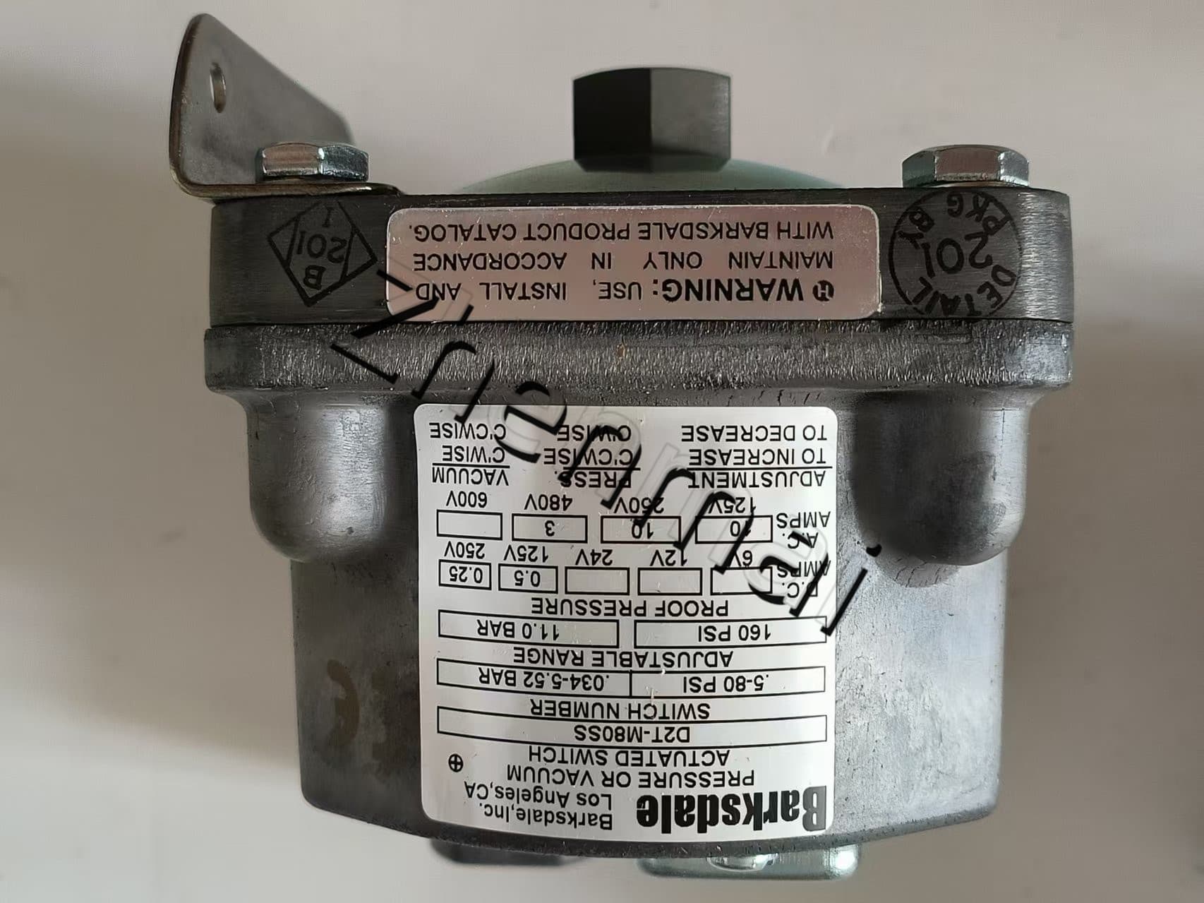 Brand New Original Barksdale D2T-M80SS Pressure sensor Level switch Flow switch Pressure switch Fast Shipping
