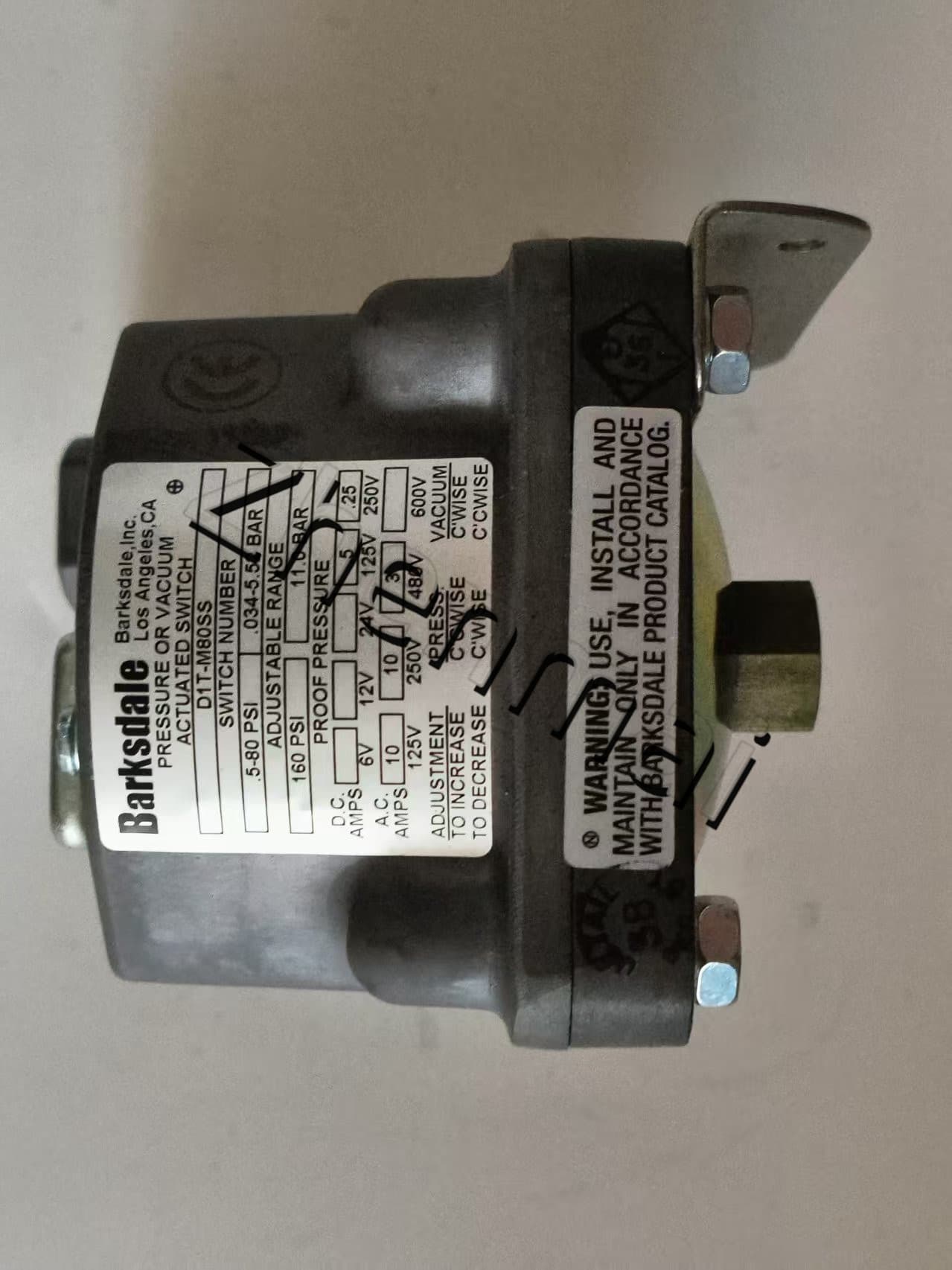 Brand New Original Barksdale DD1T-M80SS Pressure sensor Level switch Flow switch Pressure switch Fast Shipping