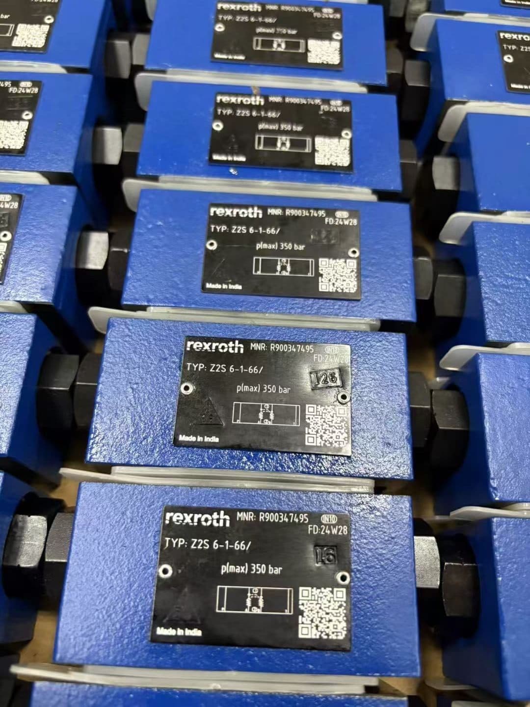 Brand New Original Bosch Rexroth Servo drive Proportional valve 4WRA6W30-2X/G24K4/V Servo Motor Fast Shipping
