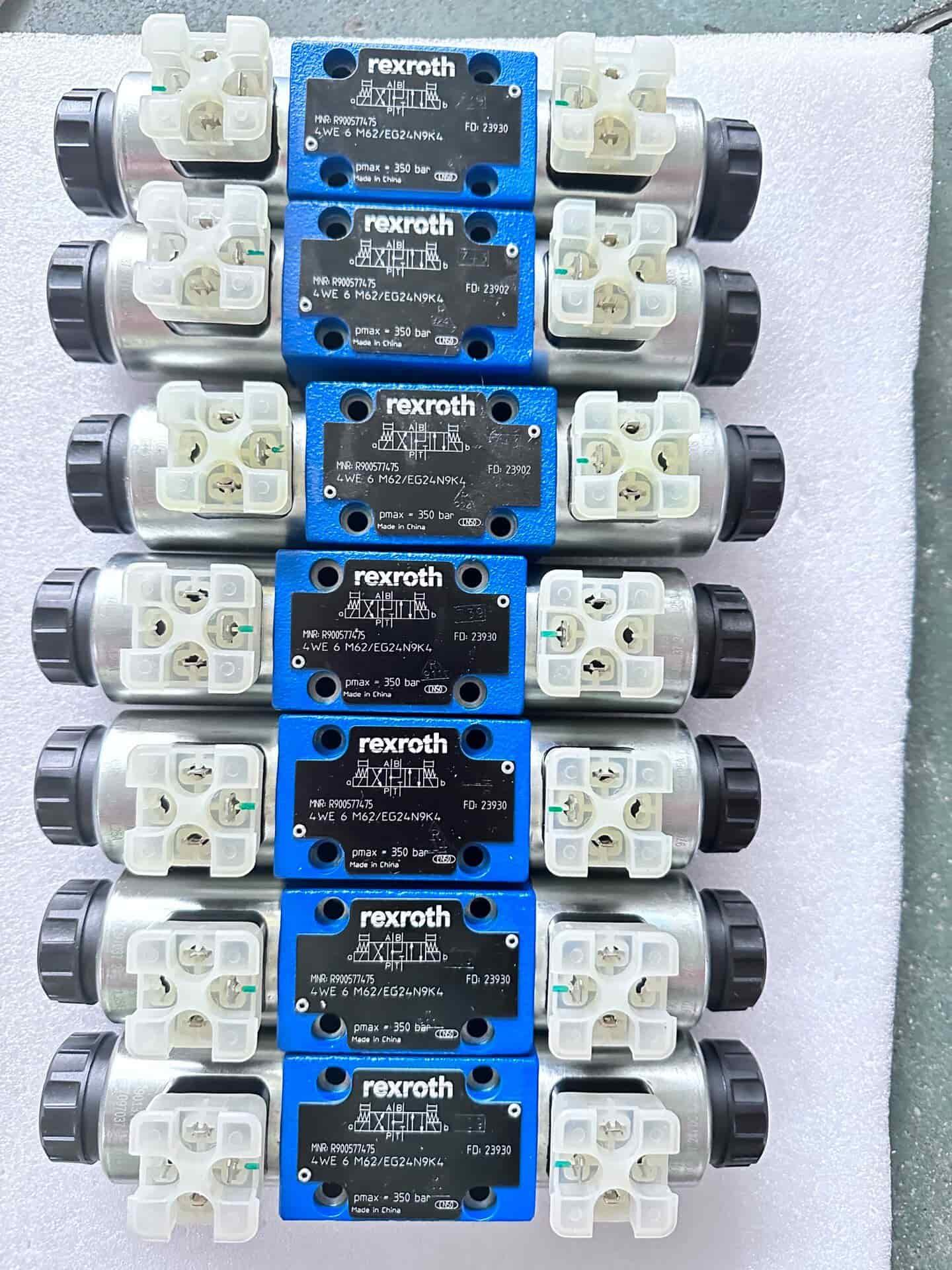 Brand New Original Bosch Rexroth Servo drive Proportional valve 4WRZE10W8-85-7X/6EG24N9ETK31/F1D3M Servo Motor Fast Shipping