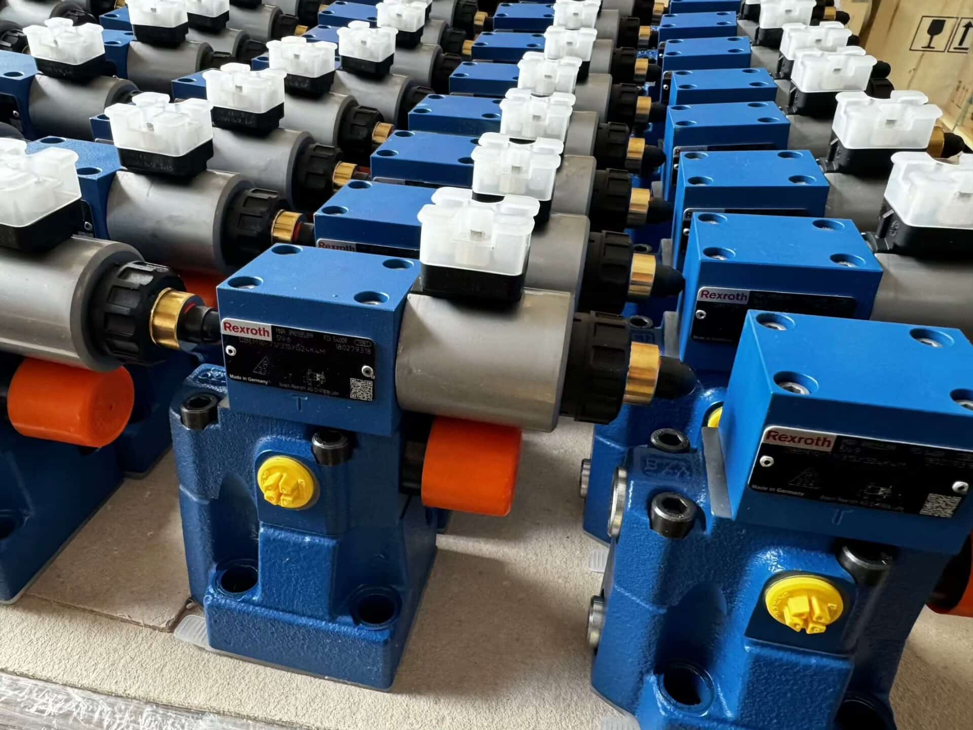 Brand New Original Bosch Rexroth Servo drive Proportional valve M-3SEW6U3X/630MG24N9K4 Servo Motor Fast Shipping